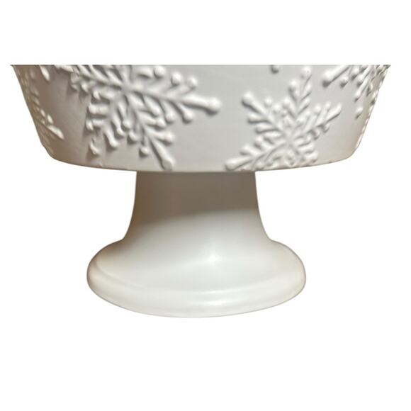 Farval Portugal Winter Christmas Embossed Snowflake Pedestal Serving Bowl Dish - Picture 2 of 6
